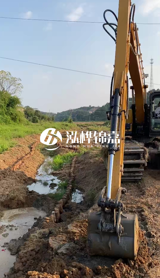 青島河道清淤專業(yè)施工-水挖機清淤適合哪些河道狀況？