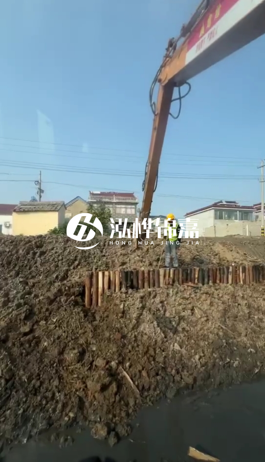 南陽挖機打木樁專業(yè)施工-打防汛木樁時選用多粗的木樁為宜？