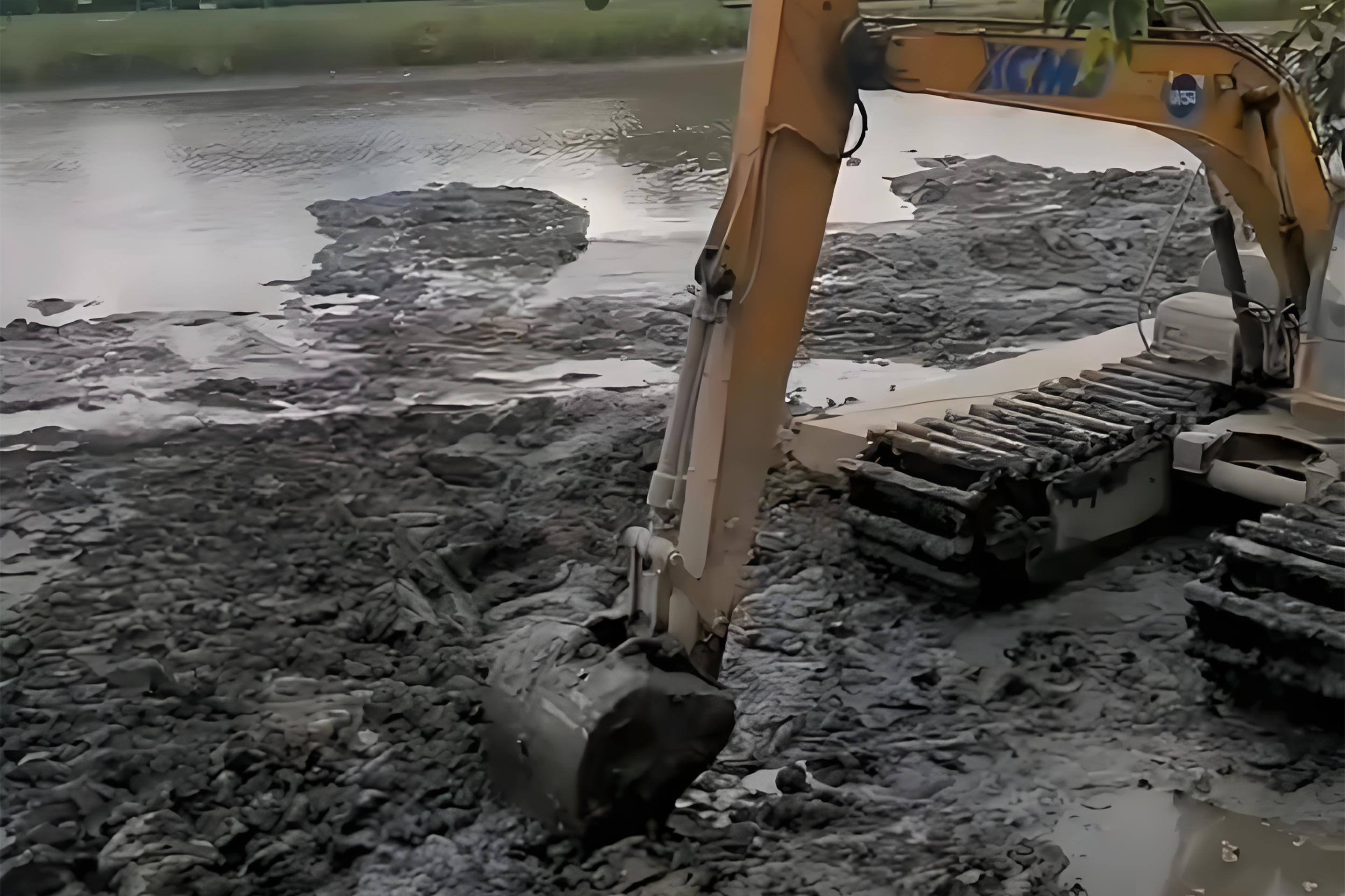 江西水挖清淤團隊泓樺錦嘉-水上挖機清淤要避開汛期嗎？