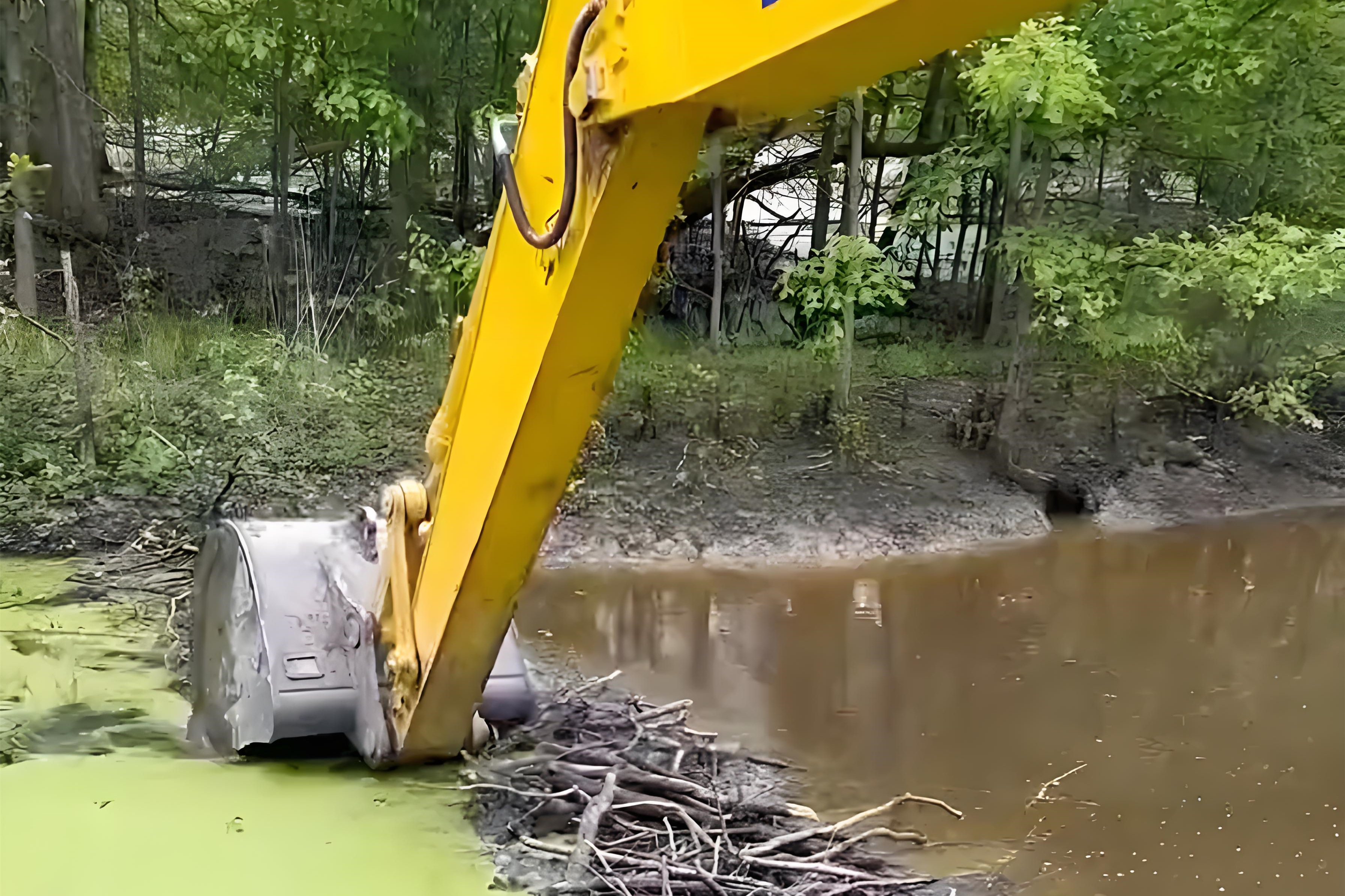 益陽水挖清淤團(tuán)隊泓樺錦嘉-水塘清淤中遇到大量垃圾如何處理？