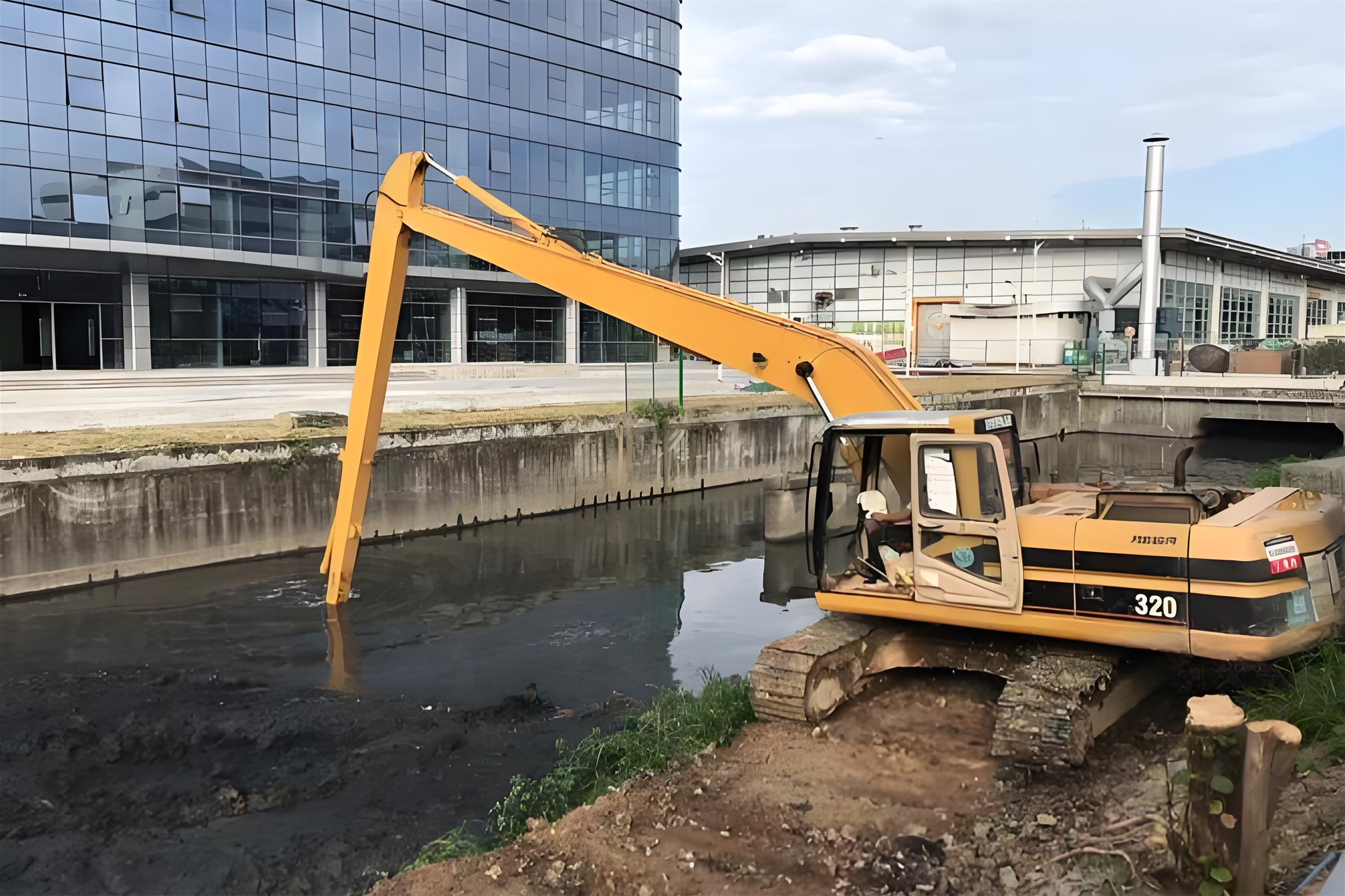 北京豐臺區(qū)水上挖機清淤隊-沼澤地清淤后土壤如何處理？