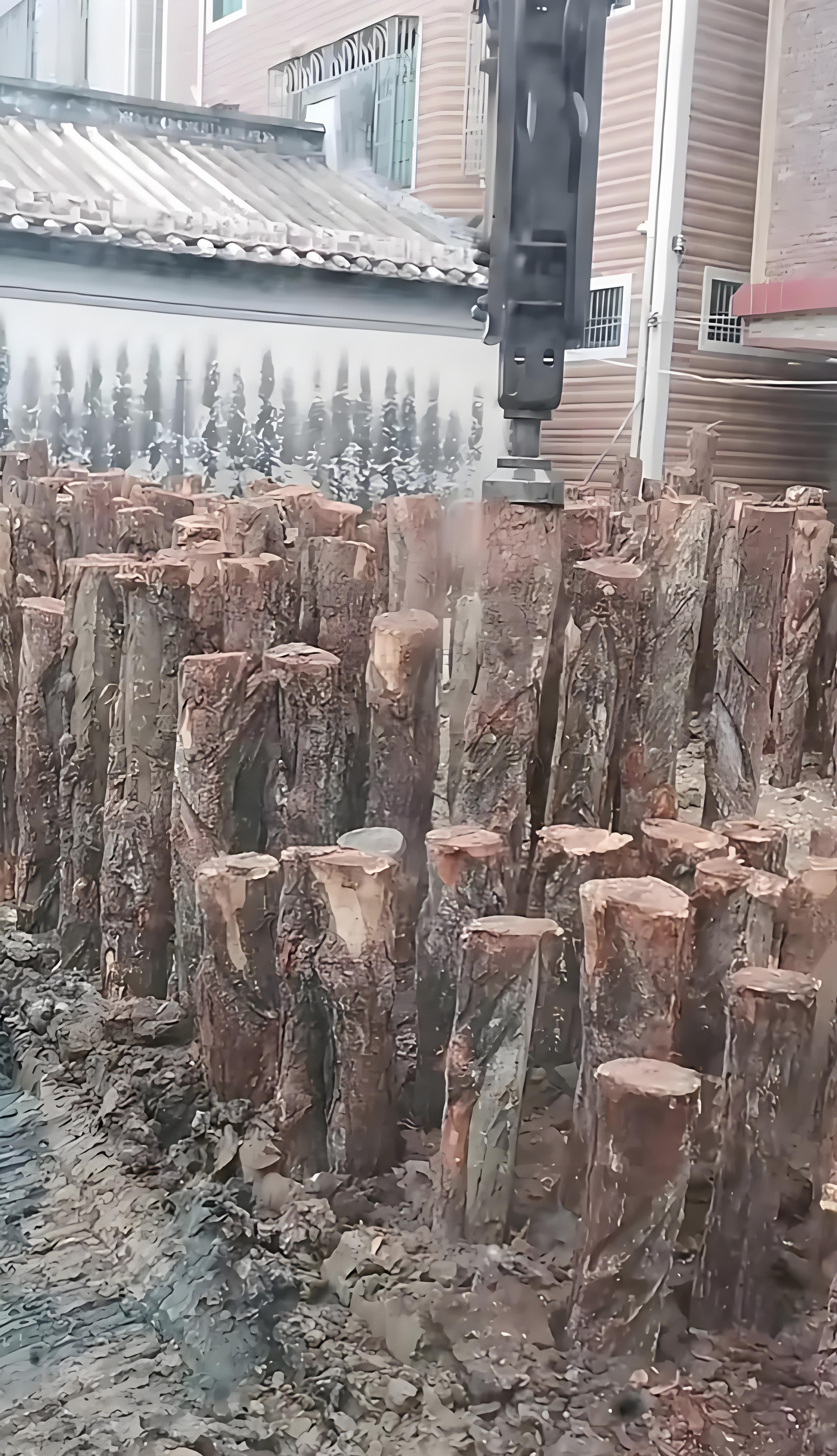 松木樁廠家泓樺錦嘉 - 河道駁岸樁和混凝土駁岸哪個更劃算？